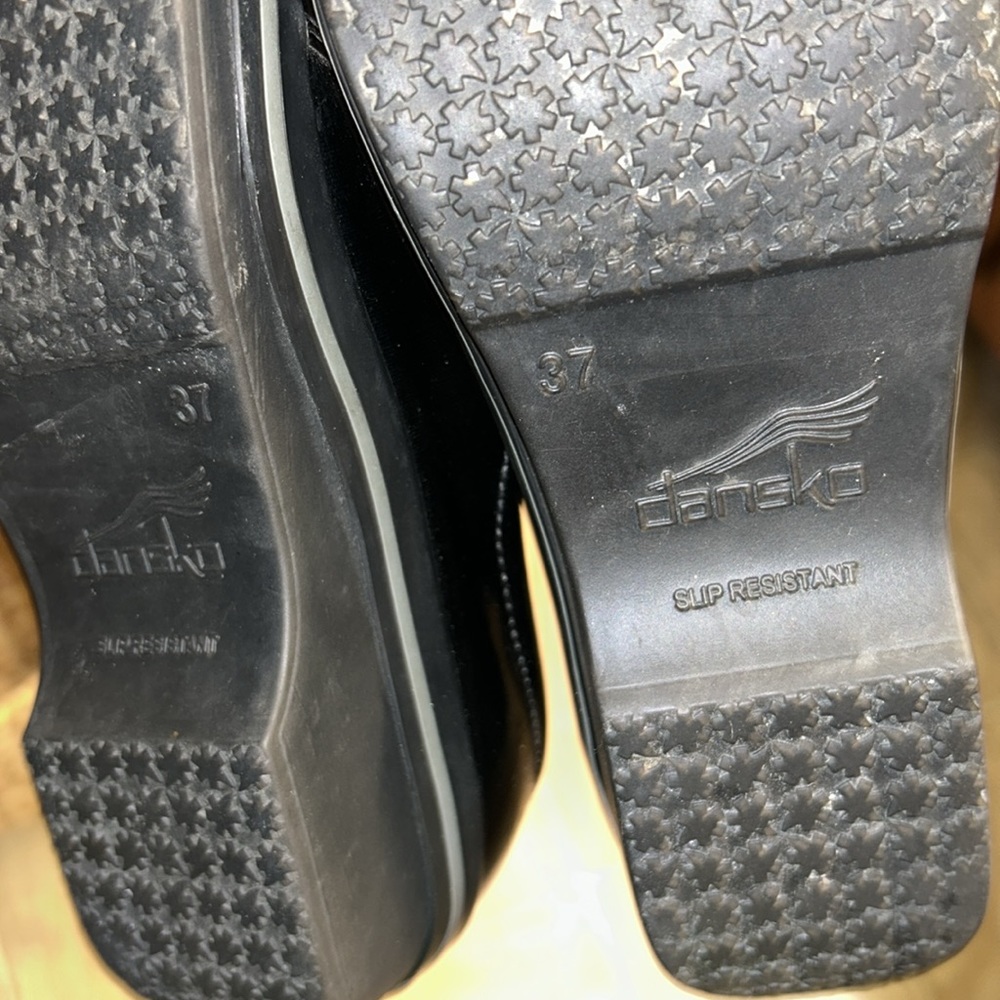 Dansko Clog- Size 37 - image 6